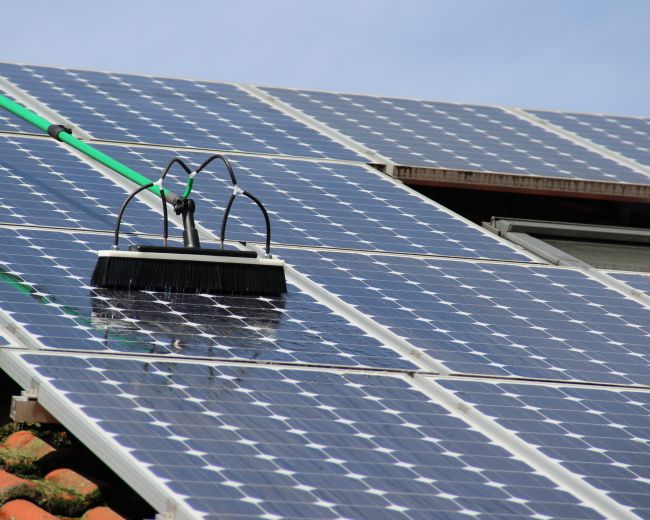 Service f&uuml;r Firmen: Photovoltaik Reinigung
